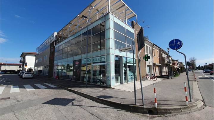 Maserà di Padova (PD) - Negozio di 180 mq