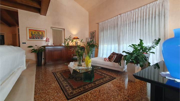 Conselve (PD) - Lussuosa villa singola con piscina