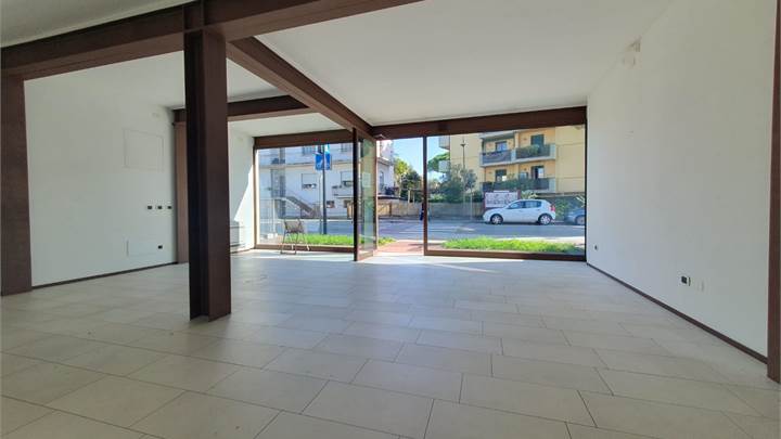 Montegrotto Terme (PD) - Negozio di 50 mq