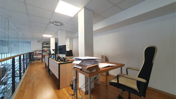 Cartura - Locale commerciale con laboratorio/magazzino e uffici