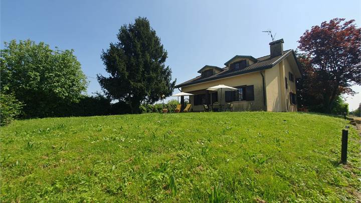 Pernumia - abitazione residenziale con laboratorio e stalle