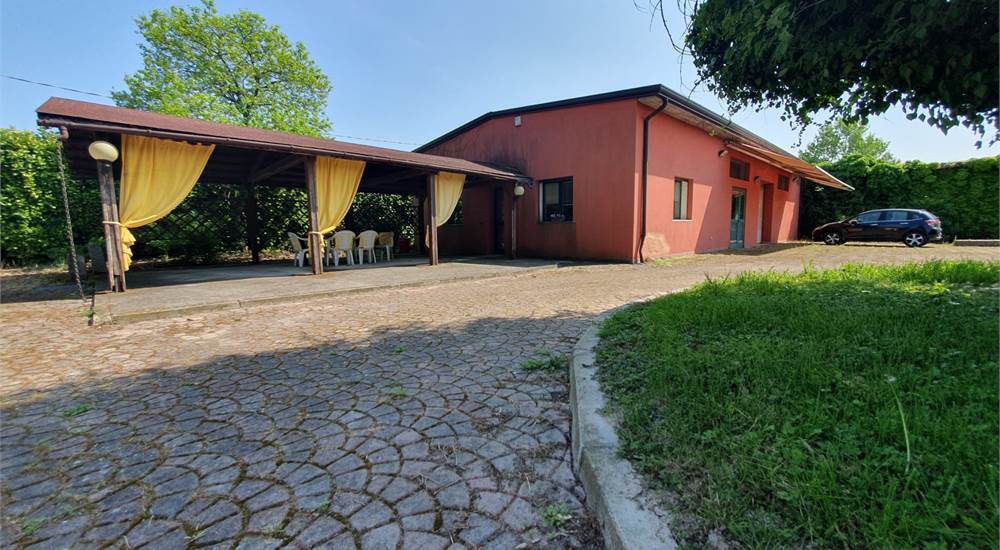 laboratorio con tettoia