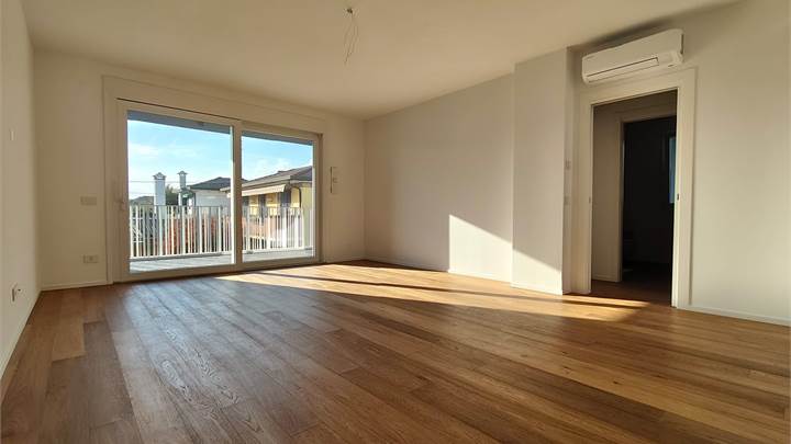 Padova (PD) - Nuovo 3 camere con terrazzo
